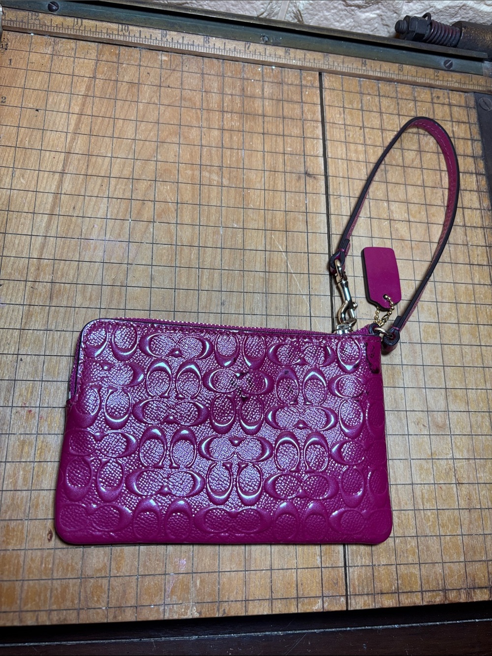 Coach Patent Debossed Signature C Wristlet Corner Zip w Gold Tone Hot Pink - Picture 5 of 17